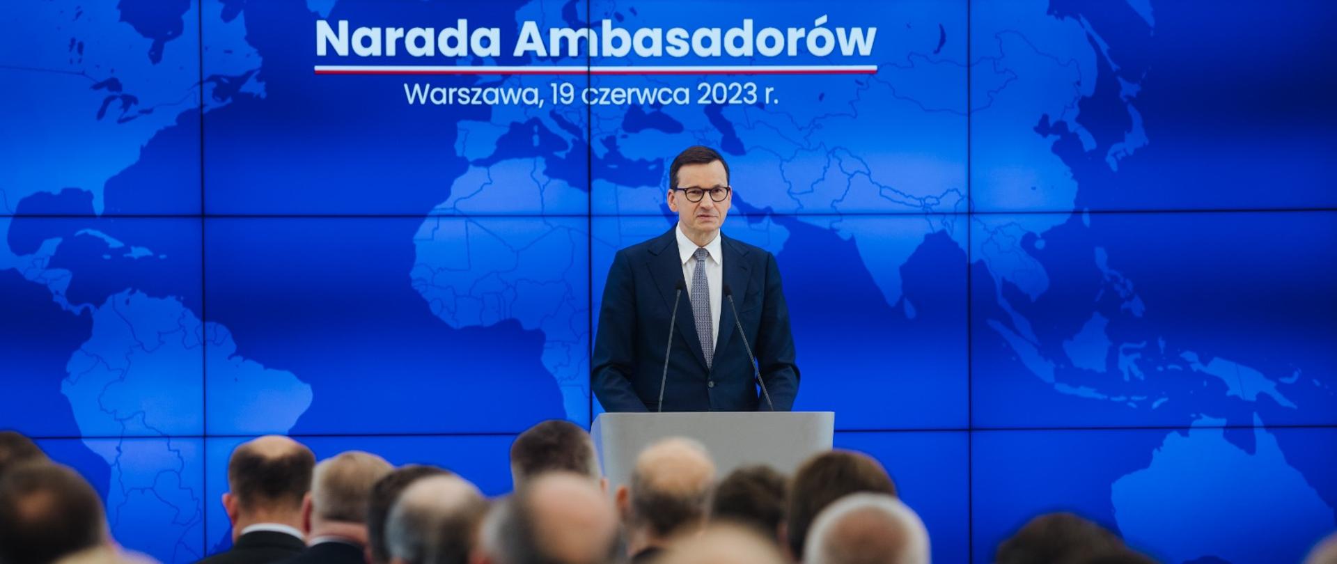 Premier Mateusz Morawiecki przemawia podczas udziału w Naradzie Ambasadorów.
