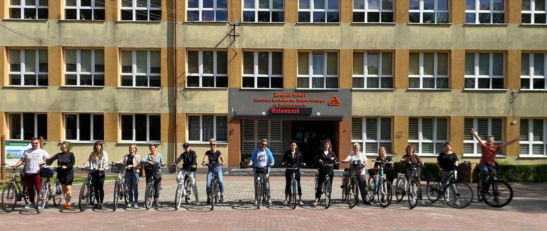 Nauczyciele z ZSCKU w Wojsławicach podejmują wyzwanie Sezon Rowerowy 2025