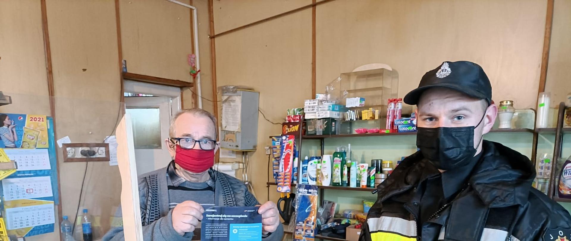 dostarczanie ulotek in formacyjnych przez strażaków OSP do mieszkańców wsi i miasteczek