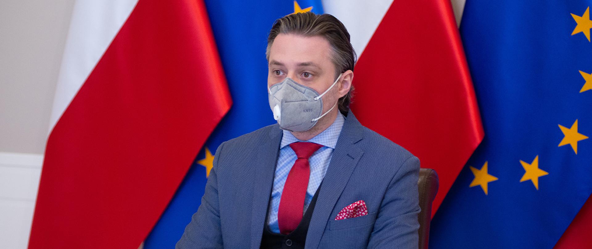 Na zdjęciu: wiceminister Bartosz Grodecki podczas wideokonferencji 