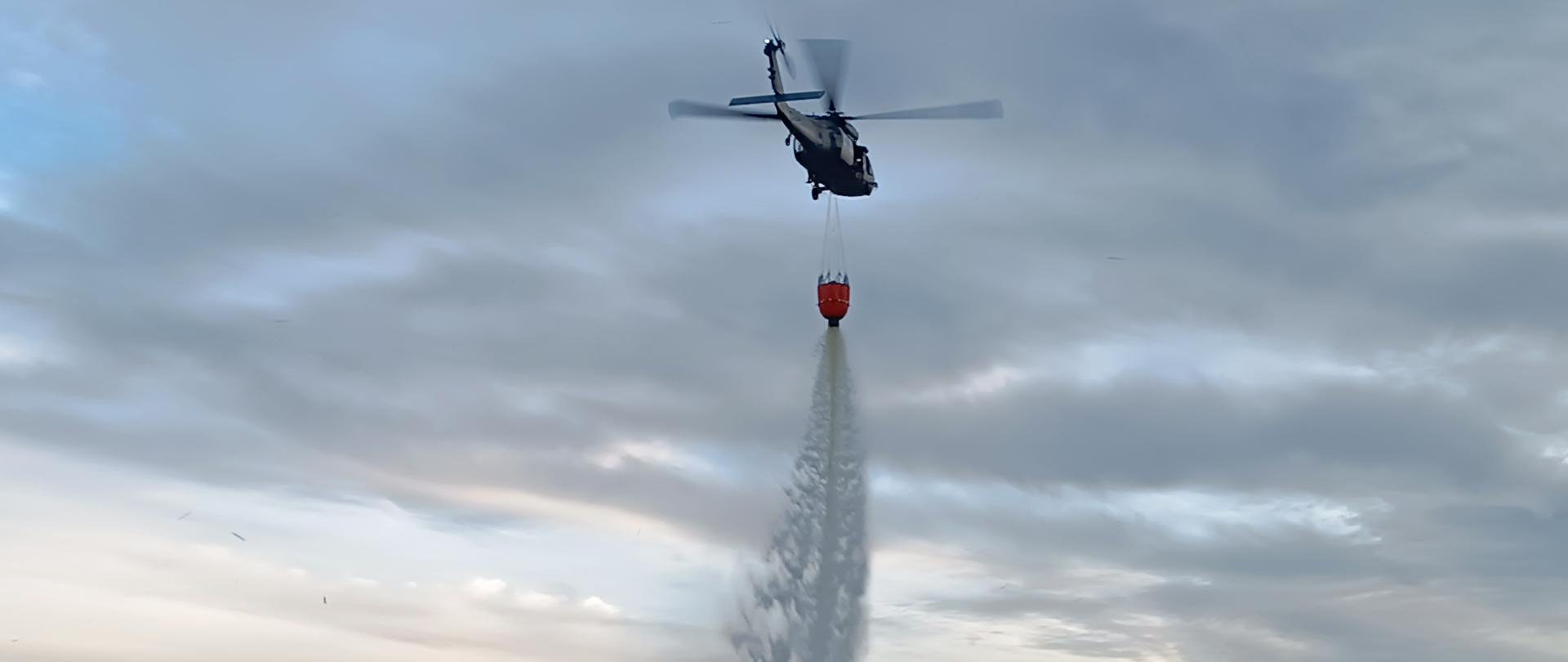 Pożar traw i trzciny na terenie Biebrzańskiego Parku Narodowego