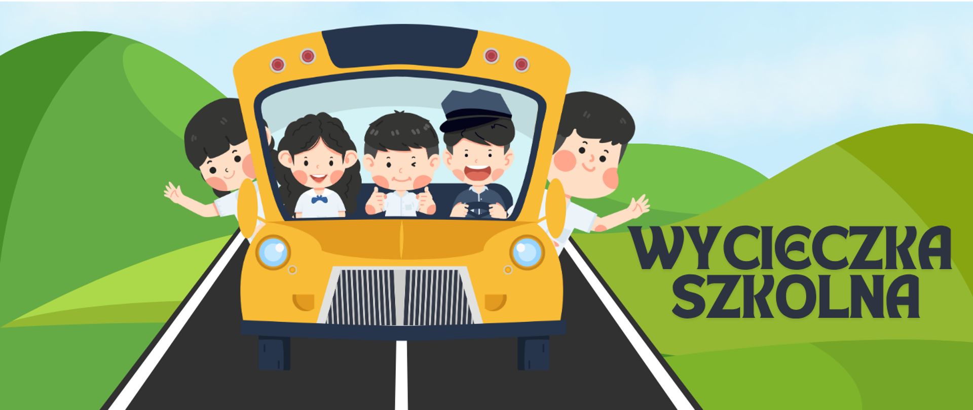 Na zdjęciu w oddali zielone krzaki, nad nimi błękitne niebo. Po lewej tronie ulica, na którym jedzie pomarańczowy autobus, a w nim pięć uśmiechniętych osób. Po prawej i lewej stronie autobusu z okna wychylają się dzieci, które machają. Po prawej stronie na trawie granatowy napis: "wycieczka szkolna".