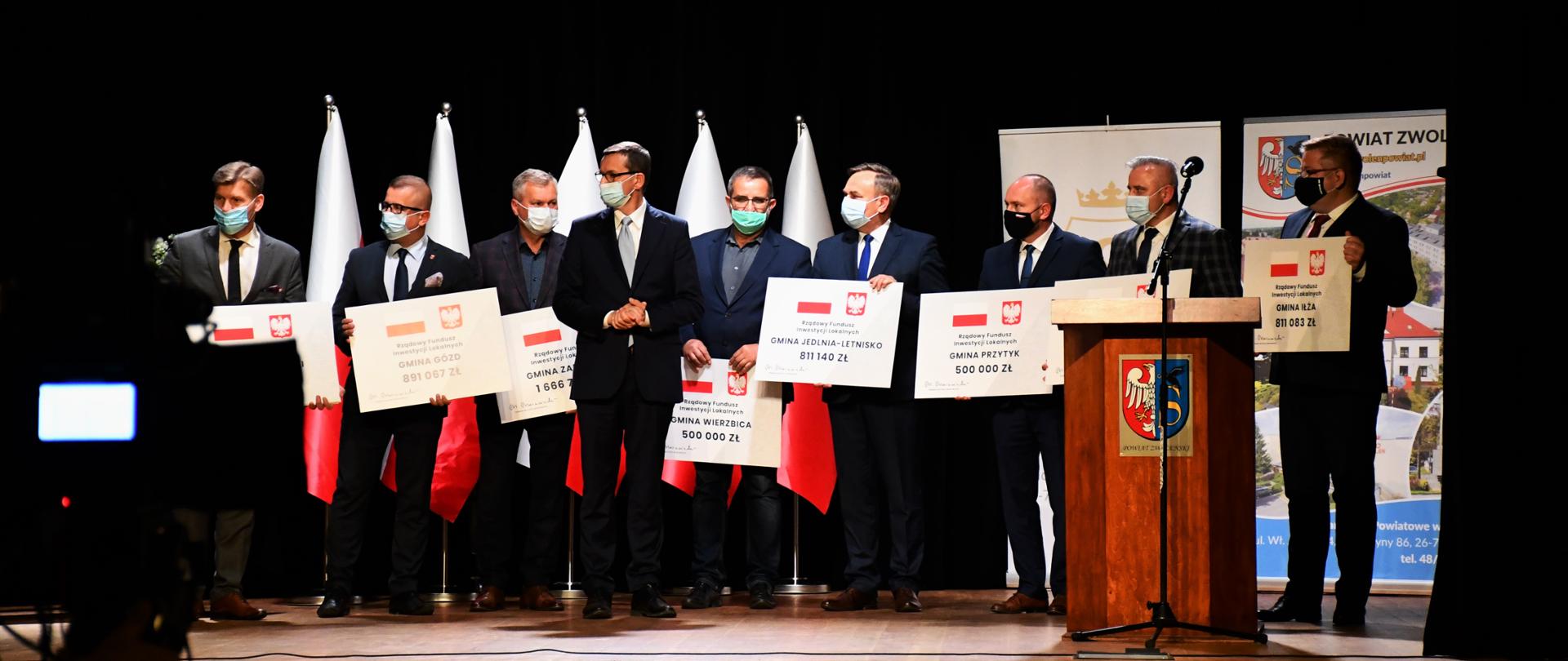 Powiat radomski z promesami z Rządowego Funduszu Inwestycji Lokalnych.