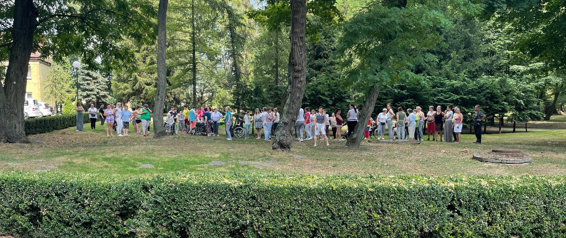 Na zdjęciu widnieją ćwiczenia strażaków w DPS Falmierowo. 