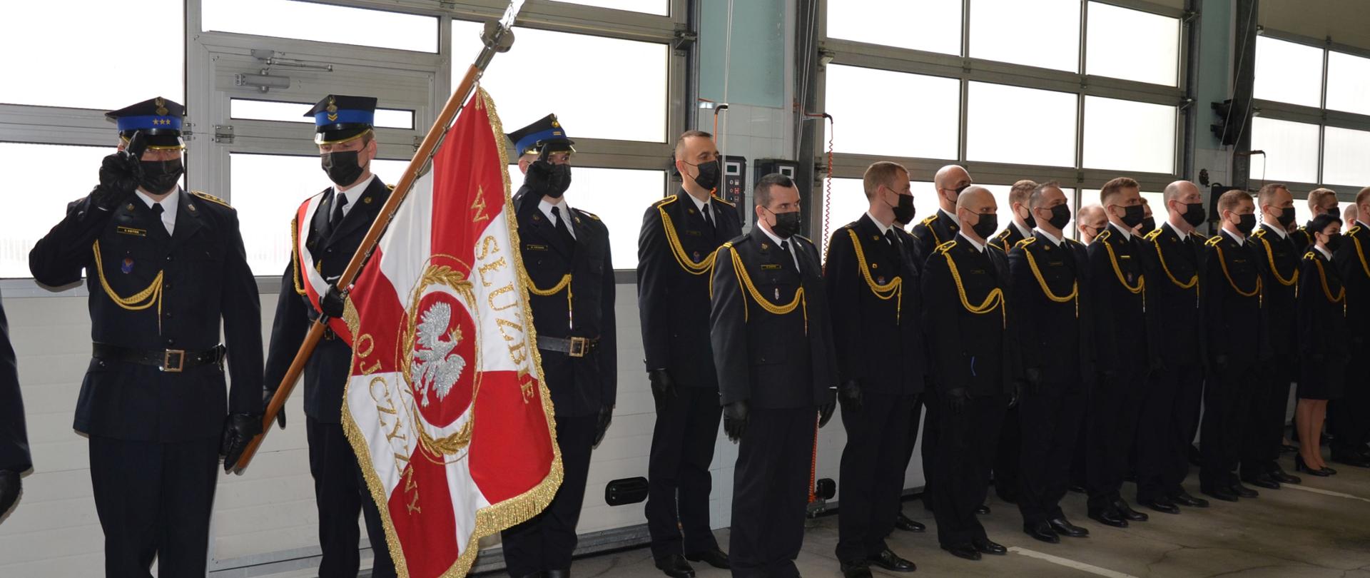 Zdjęcie przedstawia strażaków PSP Starogard Gdański podczas uroczystości