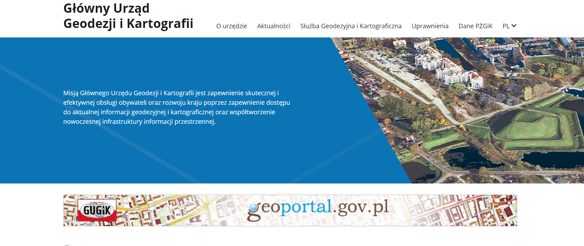 Zrzut ekranu przedstawiający nową stronę GUGiK w witrynie gov.pl. Na górze znajduje się baner z widokiem chmury punktów, poniżej baner z logo GUGiK i Geoportalu, dalej Tweety GUGiK, aktualności, ważne informacje oraz dane adresowe Urzędu.