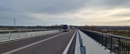 Otwarcie mostu nad rz. Narew koło miejscowości Wizna w ciągu DK64. Pierwsze ciężarówki przejeżdżają po nowym moście