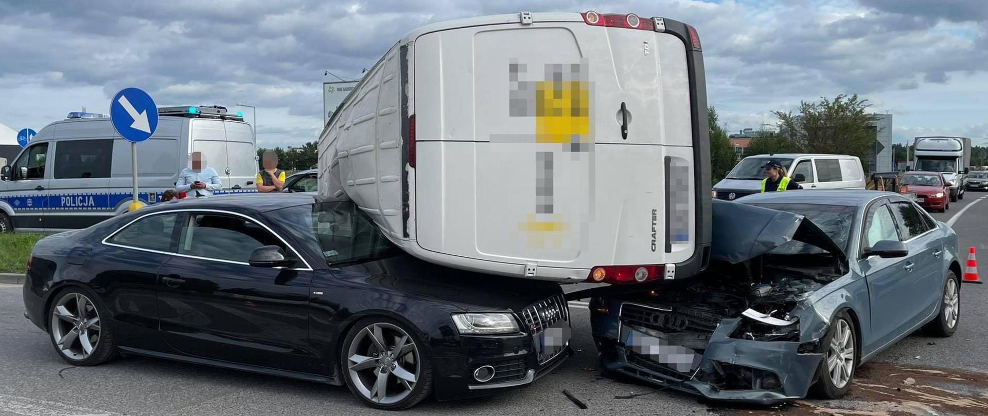 Kolizja 3 pojazdów