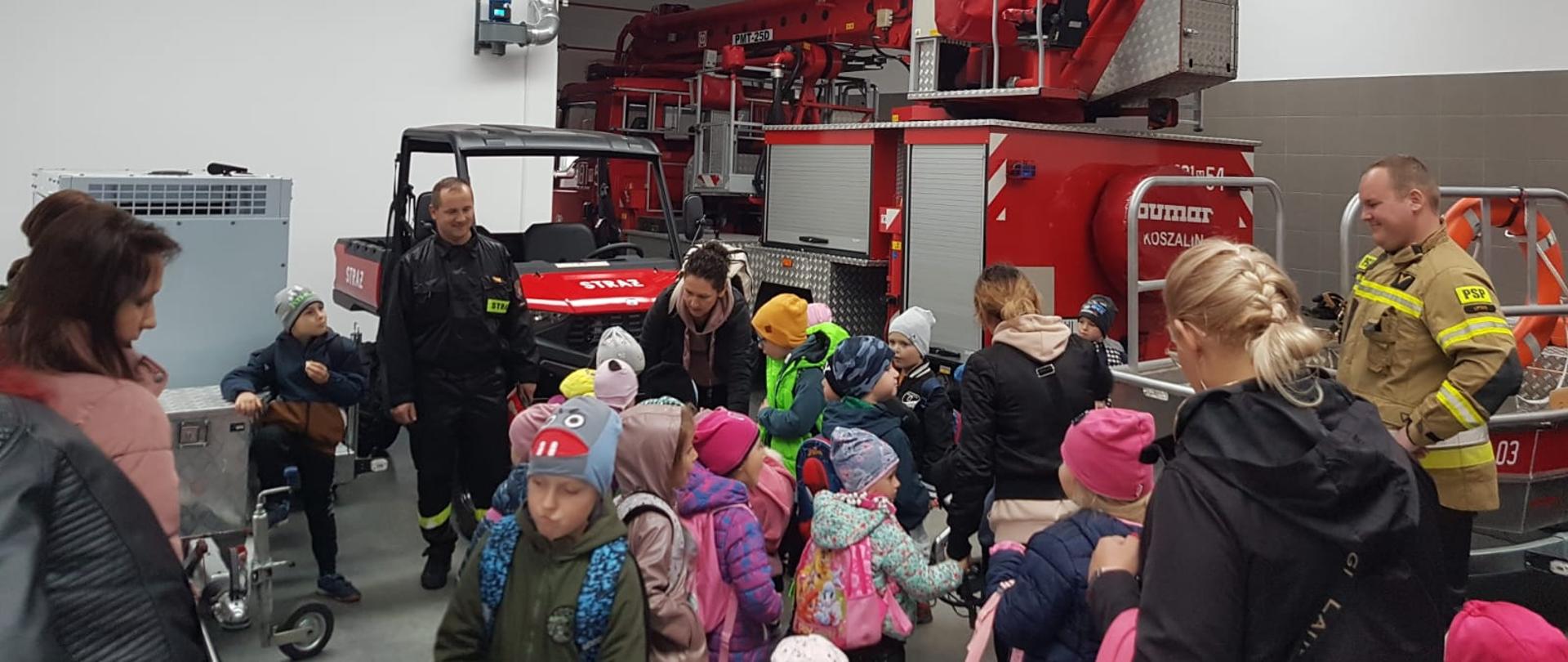Przedszkolaki z Kochanówki z wizytą u lipskich strażaków.