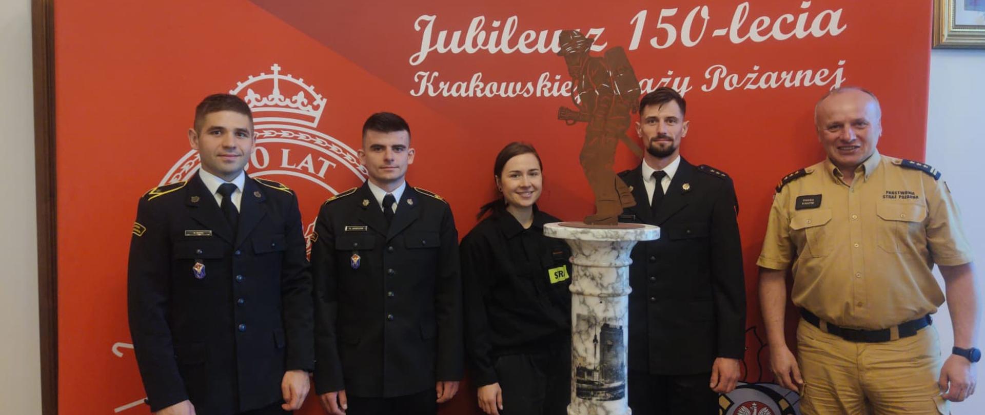 spotkanie komendanta miejskiego PSP w Krakowie ze strażakami sportowcami