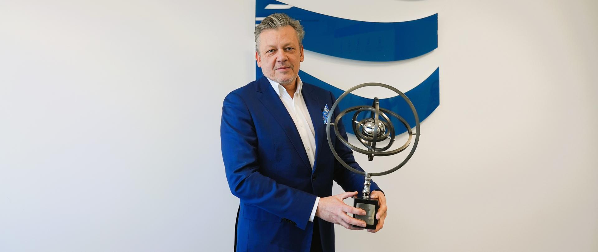 Wiceprezes Wód Polskich Jacek Jarząbek został uhonorowany medalem 80-lecia GUGiK 