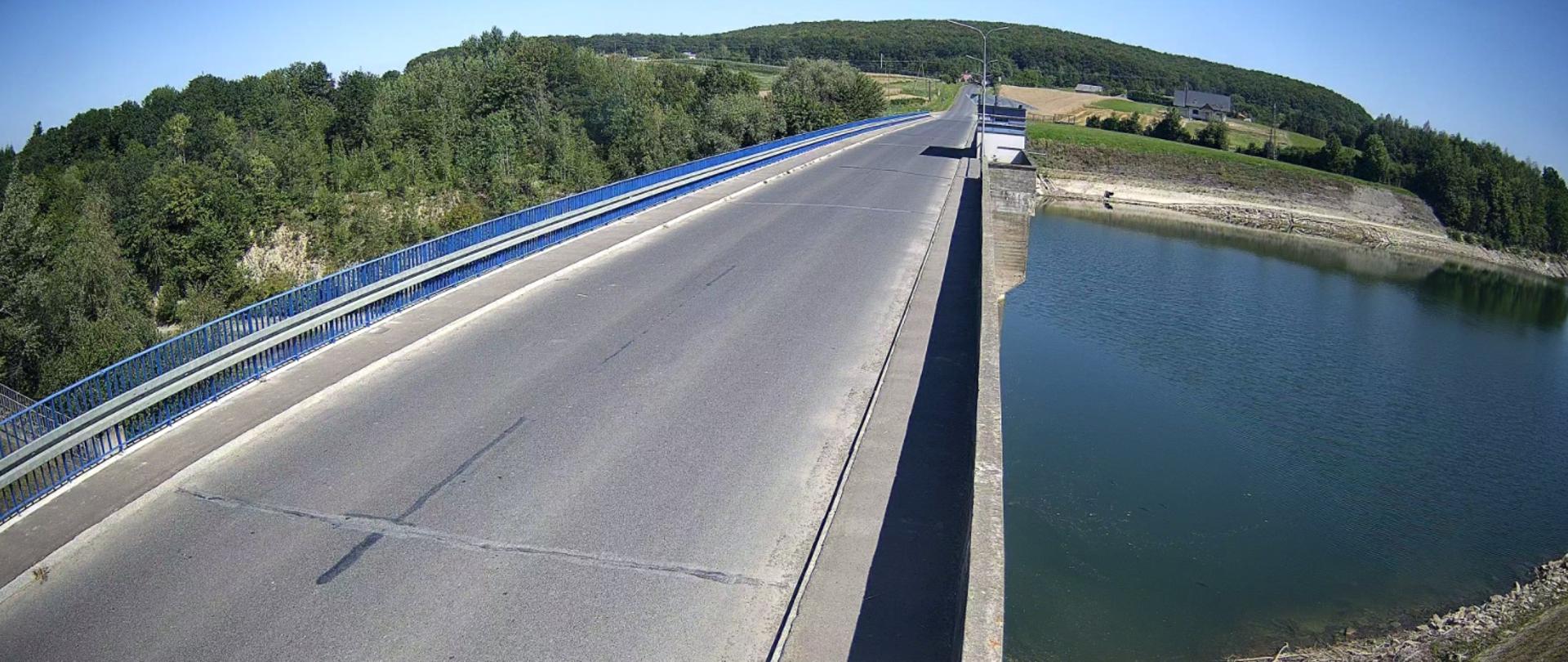 Utrudnienia w ruchu na zaporze w Sieniawie