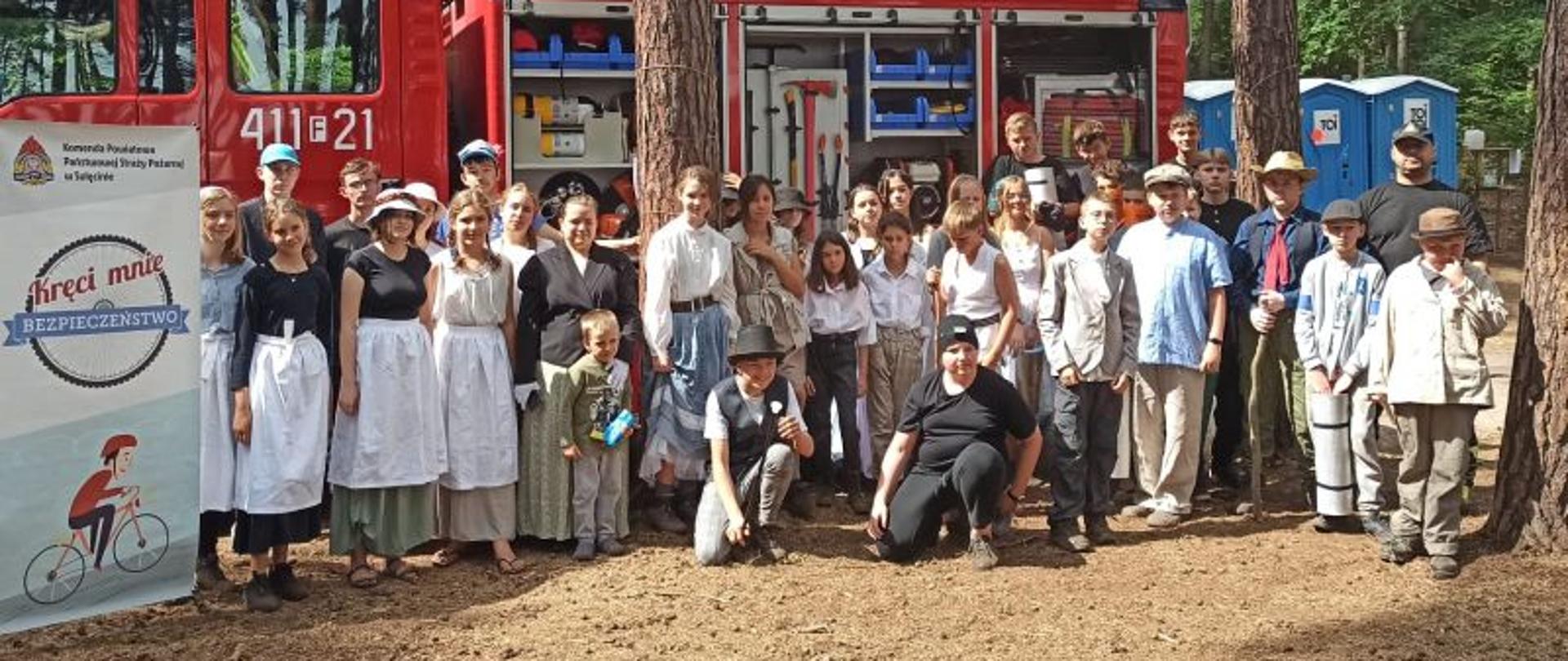 Na zdjęciu można zobaczyć uczestników obozu