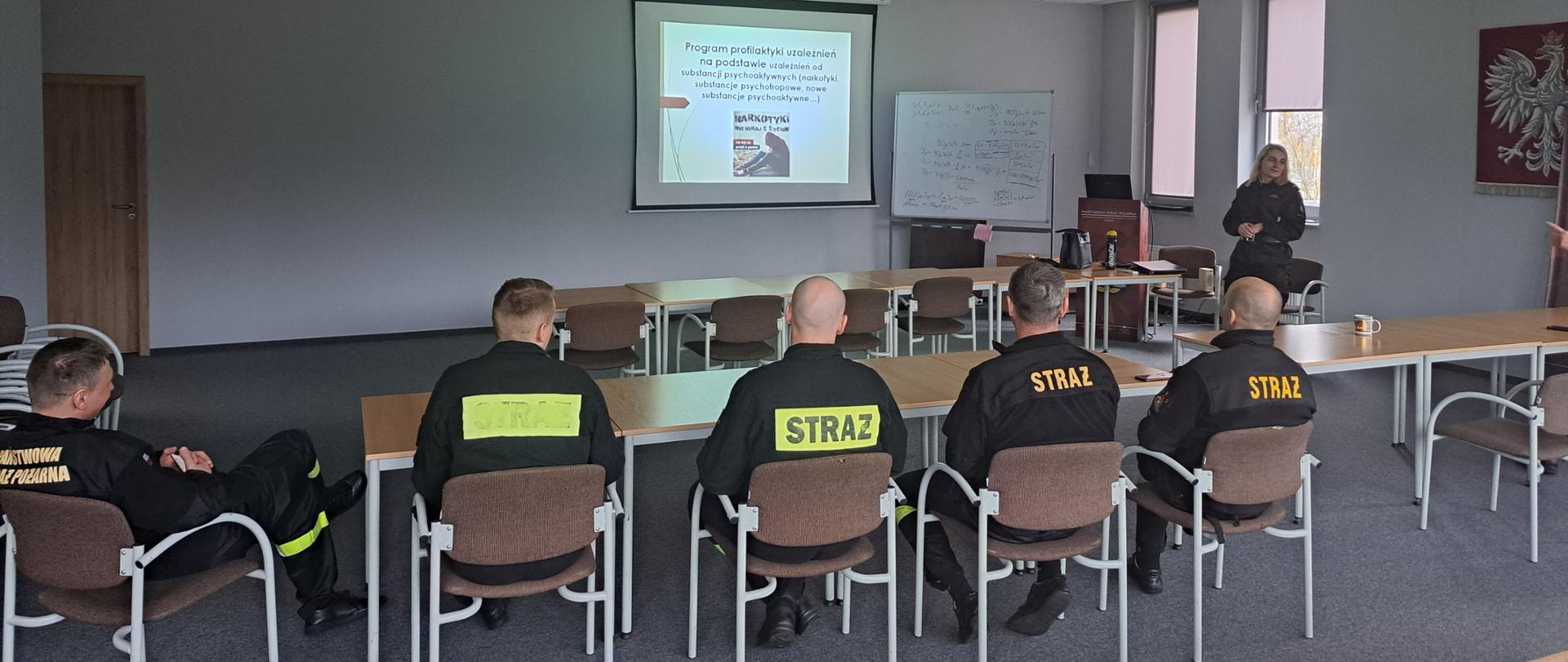 Na zdjęciu strażacy podczas szkolenia