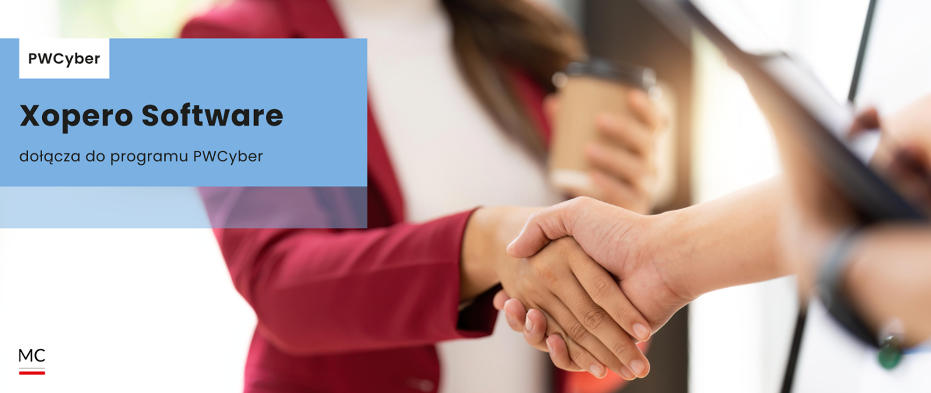 Po lewje stronie napis Xoprero Sofware dołącza do PWCyber . Po prawej stronie zdjęcie uścisku dłoni