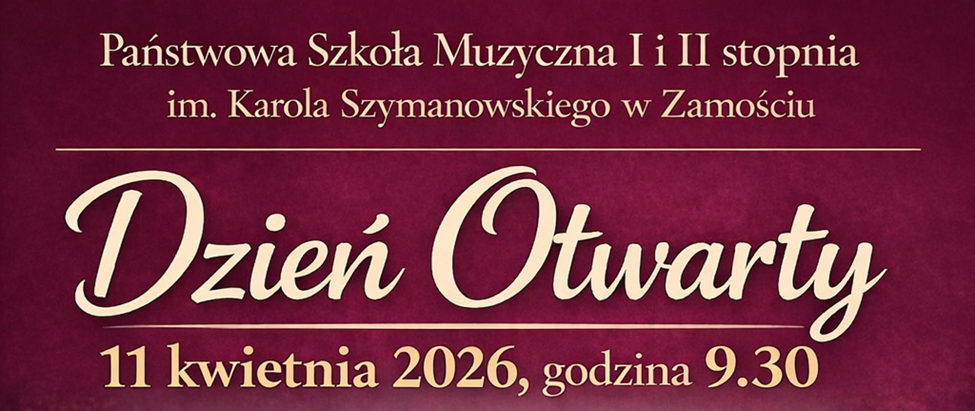 Plakat promujący dzień otwarty Państwowej Szkoły Muzycznej I i II stopnia im. Karola Szymanowskiego w Zamościu, utrzymany w eleganckiej, ciemno-fioletowej kolorystyce, z centralnym zdjęciem trójki dzieci grających muzykę kameralną (skrzypce, fortepian i wiolonczela) na scenie koncertowej; u góry widnieje nazwa szkoły, poniżej dużym ozdobnym fontem napis „Dzień Otwarty”, a pod nim data i godzina: „11 kwietnia 2026, godzina 9.30”; niżej znajduje się program wydarzenia: „9.30 – Spotkanie dla kandydatów do szkoły I stopnia – sala koncertowa”, „10.00 – Koncert w wykonaniu uczniów i nauczycieli szkoły oraz orkiestry szkolnej”, „11.00 – Kursy przygotowawcze dla kandydatów do szkoły I stopnia – spotkanie organizacyjne”, „11.00 – Spotkanie dla kandydatów do szkoły II stopnia – Omówienie wstępnego egzaminu teoretycznego – sala 216”, „11.45 – Indywidualne spotkania z pedagogami”; na dole zamieszczono informację „Szczegółowe informacje na stronie szkoły: www.gov.pl/psmzamosc”.