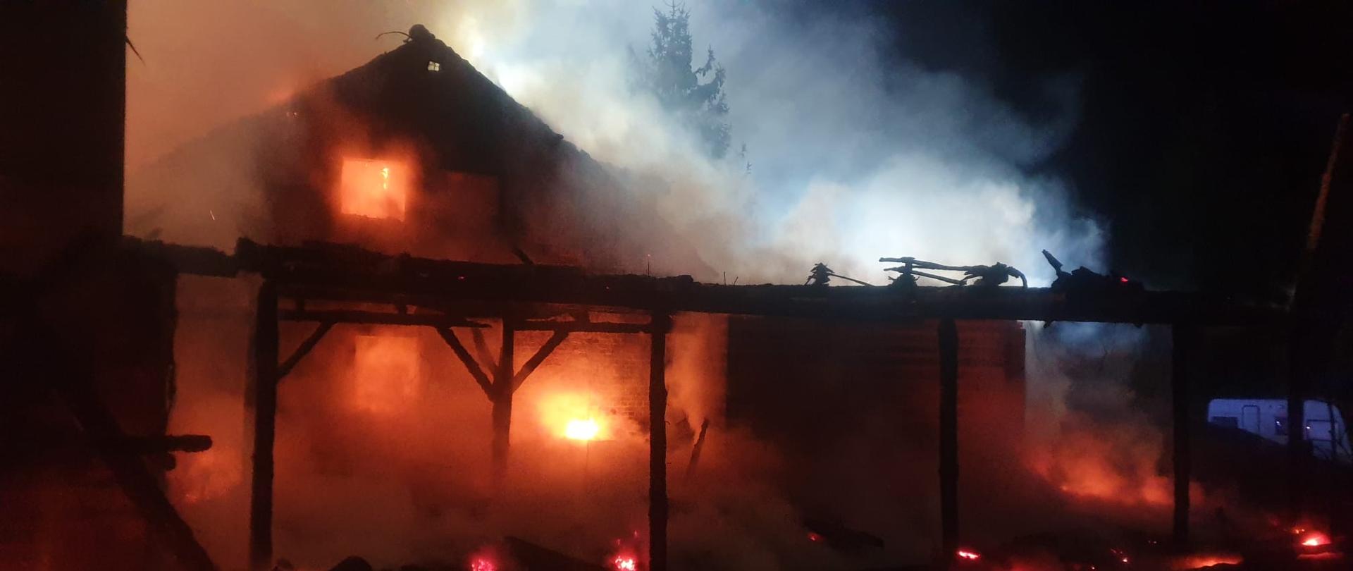Groźny pożar w pod olsztyńskim gospodarstwie agroturystycznym