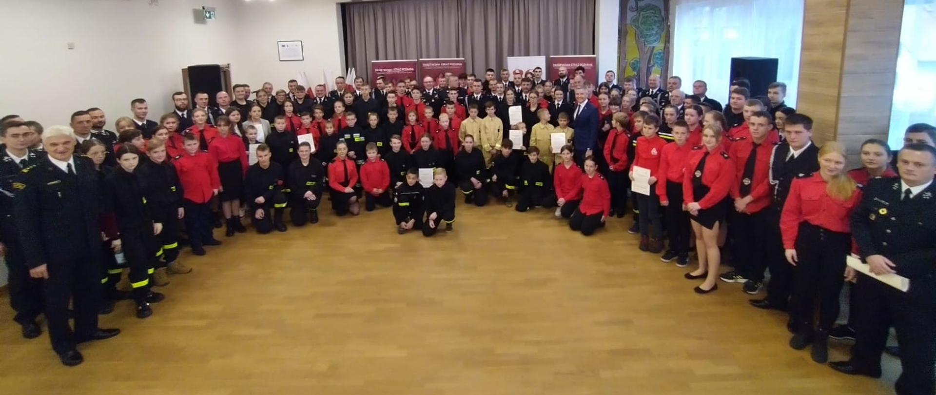 Uroczystość wręczenia promes dotacji celowej dla Ochotniczych Straży Pożarnych na zakup sprzętu dla członków Młodzieżowych Drużyn Pożarniczych z terenu Bielska-Białej i powiatu bielskiego