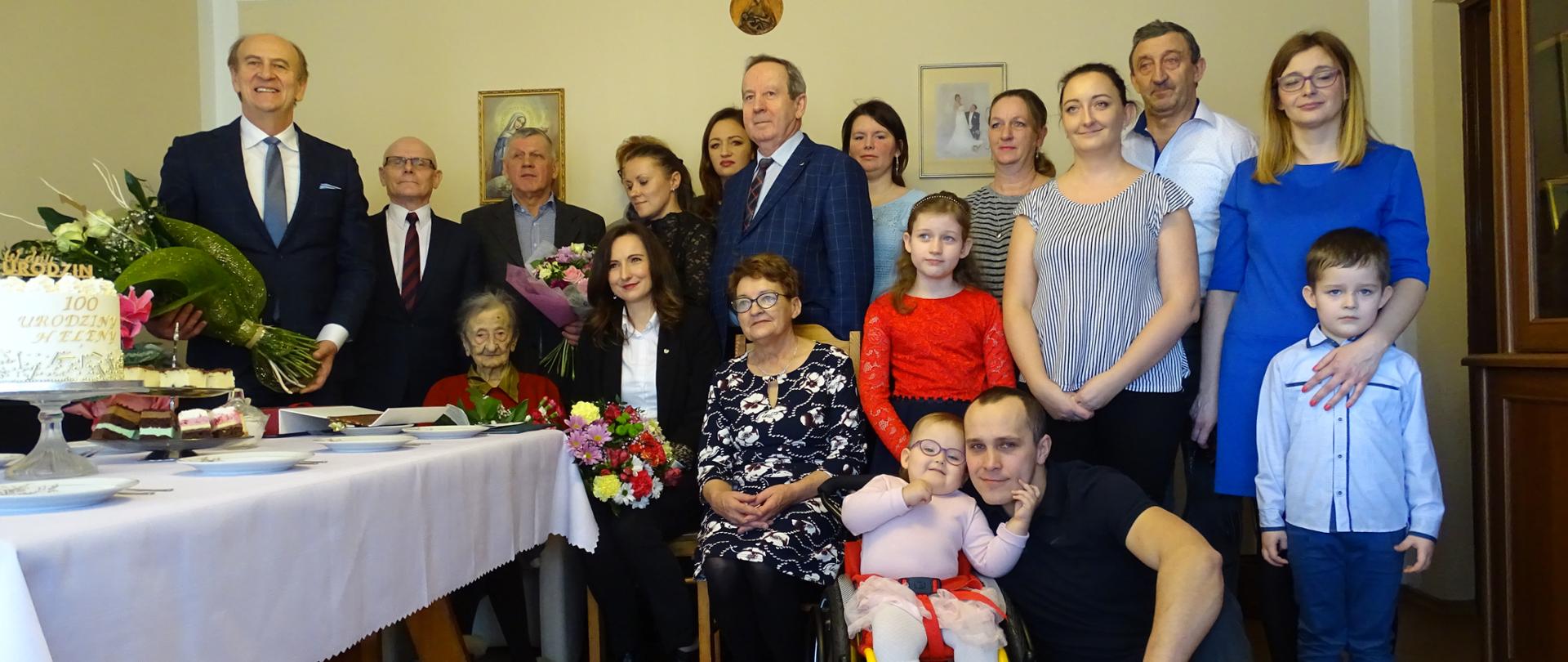 Pani Helena w gronie najbliższych.