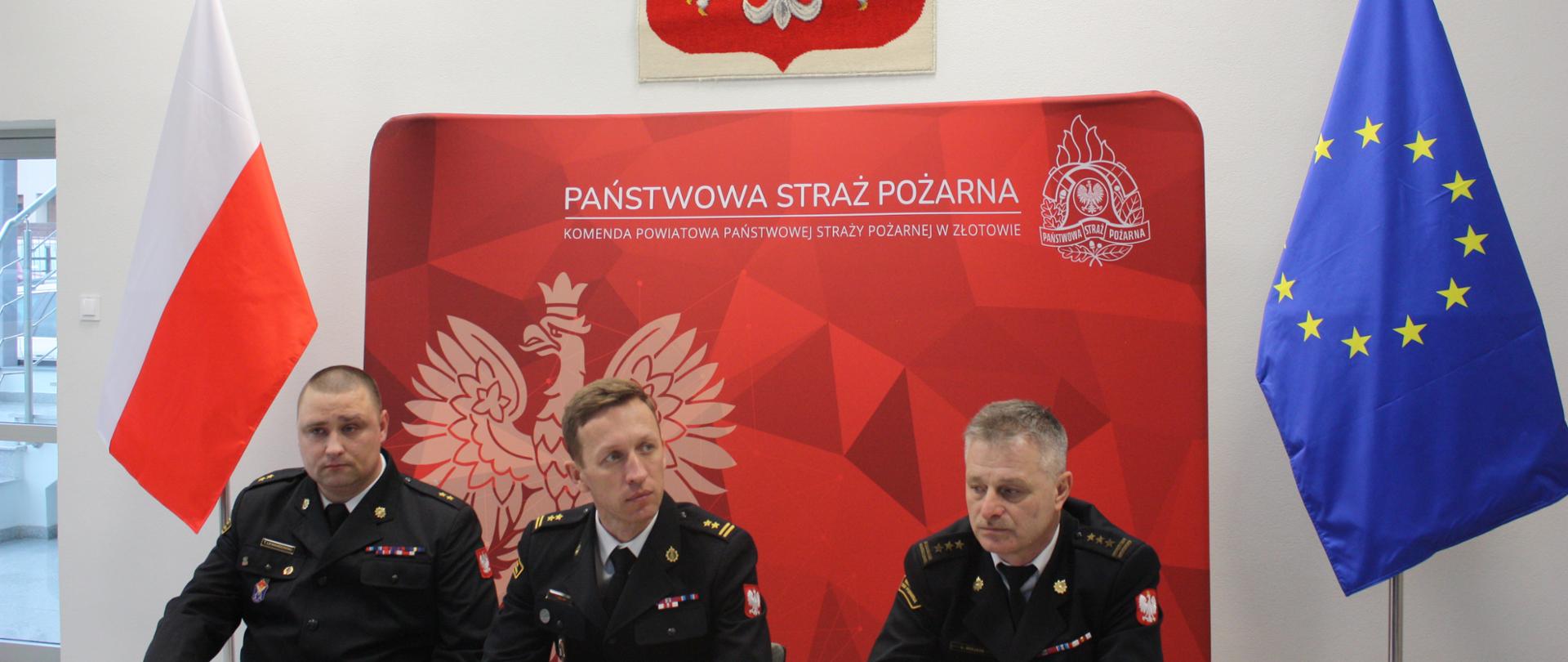 Na zdjęciu Komendanci