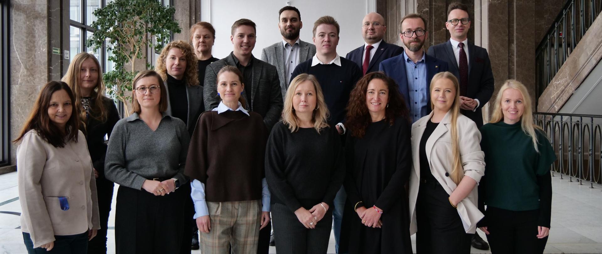 Zdjęcie uczestników warsztatów z przedstawicielami Estonii i Słowenii