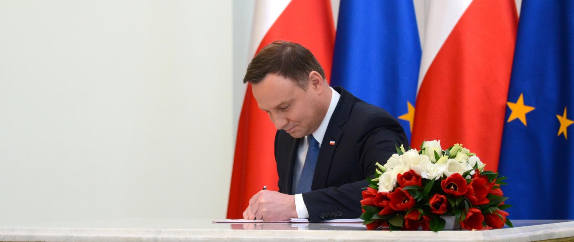 Dodatkowe świadczenie dla działaczy opozycji antykomunistycznej. Prezydent podpisał ustawę