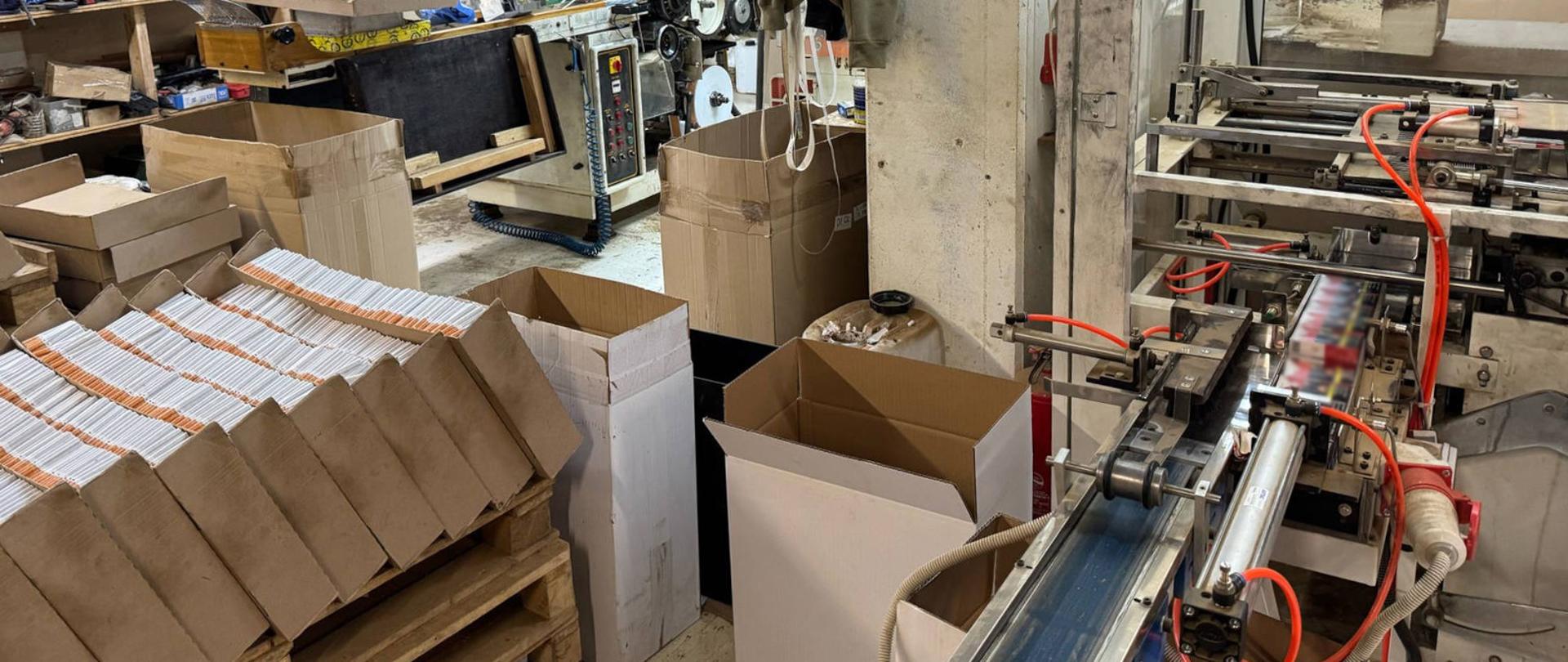 Papierosy, urządzenia do produkcji papierosów.