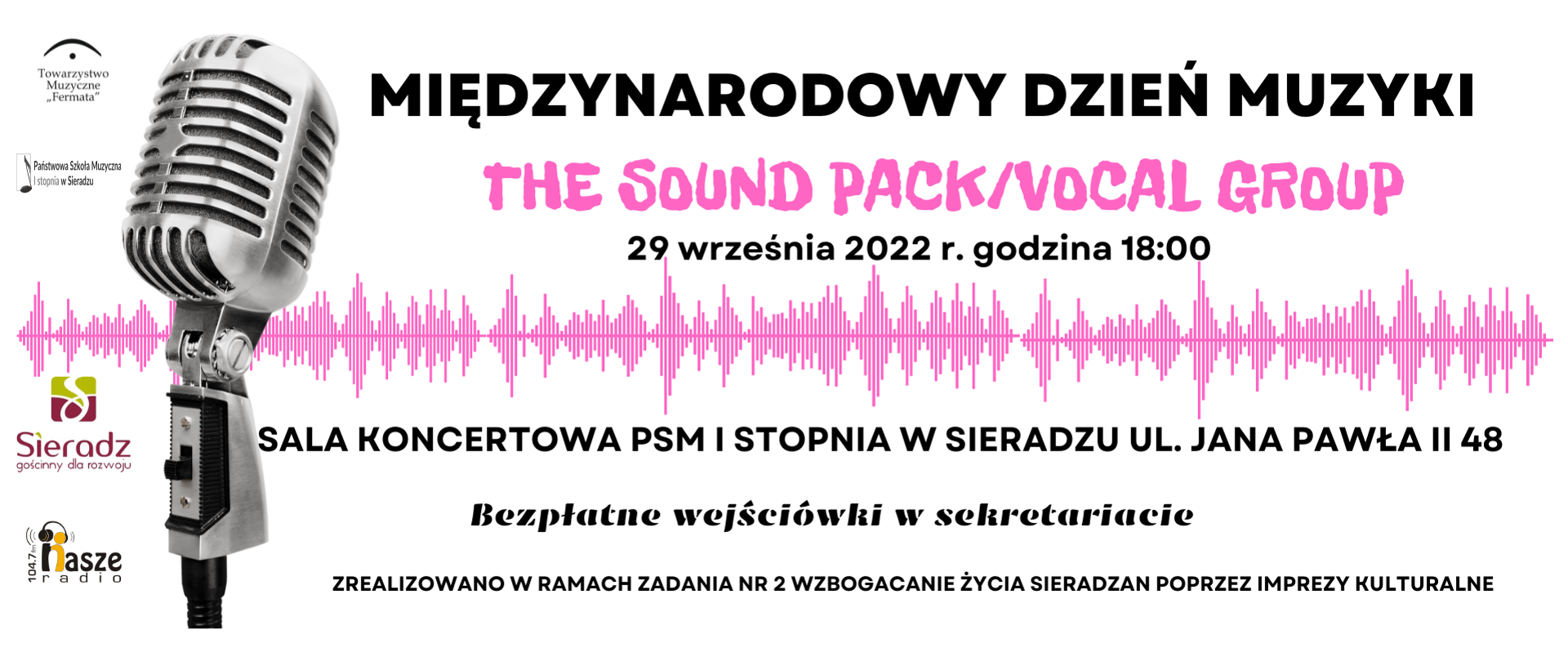 Na białym tle od lewej strony – logo Towarzystwa Muzycznego FERMATA, poniżej logo PSM I st. w Sieradzu, przez środek wzdłuż zdjęcia przebiega różowy wykres nagrania muzycznego, poniżej logo Sieradza , w lewym dolnym rogu logo Naszego Radia. Zdjęcie mikrofonu, a dalej od góry treść: Międzynarodowy Dzień Muzyki, poniżej The Sound Pack/vocal group, poniżej 29 września 2022 r. Godzina 18:00, pod wykresem fali dźwiękowej treść: Sala koncertowa PSM I stopnia w Sieradzu ul. Jana Pawła II 48, poniżej Bezpłatne wejściówki w sekretariacie, poniżej Zrealizowano w ramach zadania nr 2 Wzbogacania życia Sieradzan poprzez imprezy kulturalne.