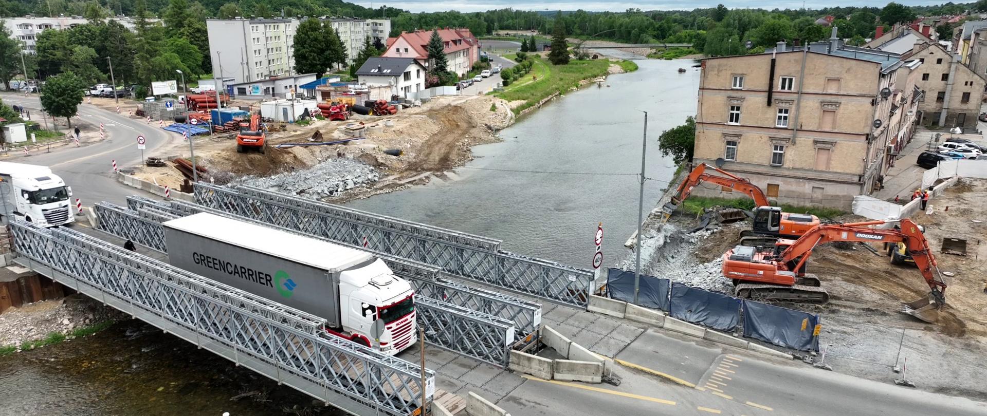 Prace przygotowawcze do budowy nowego mostu nad Białą Głuchołaską