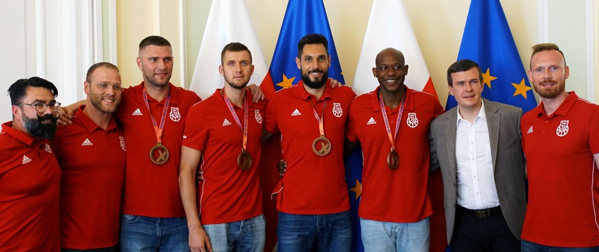 Brązowi medaliści Mistrzostw Świata w Koszykówce 3x3 z wizytą w Ministerstwie Sportu i Turystyki