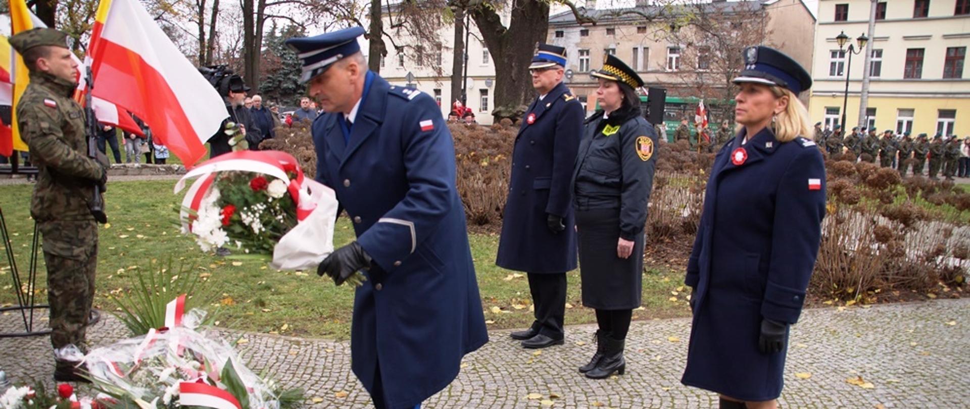 Strażacy z KP PSP w Inowrocławiu godnie uczcili Narodowe Święto Niepodległości -patriotycznie i sportowo