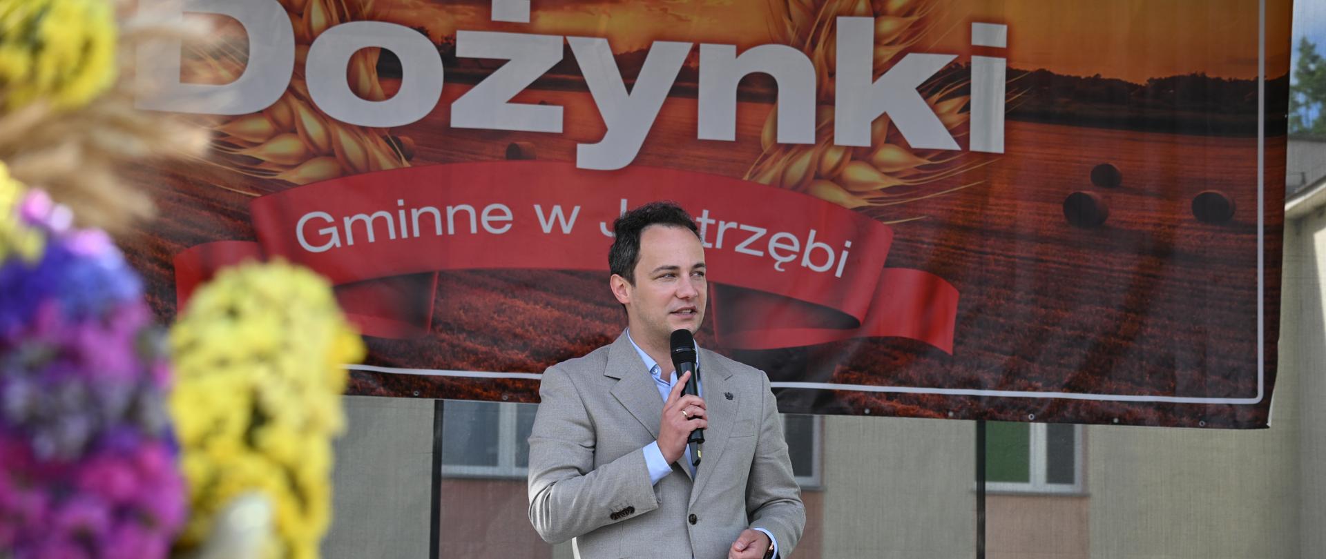 Na zdjęciu widać mężczyznę