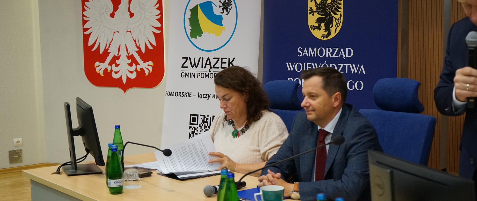 Prezes Prezes Gospodarstwa Wodnego Wody Polskie Mateusz Balcerowicz oraz Wiceprezes Magdalena Żmuda