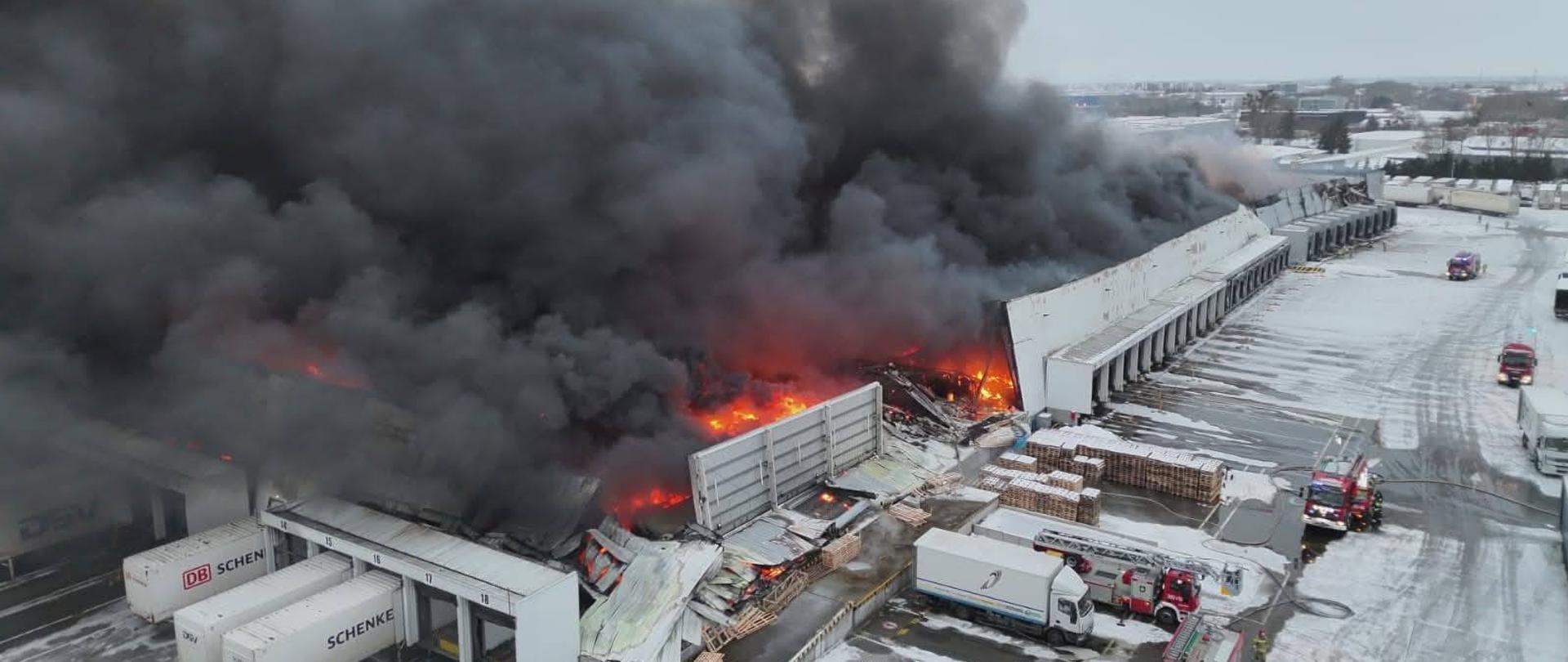 Pożar hali magazynowej w Tarnowie Podgórnym
