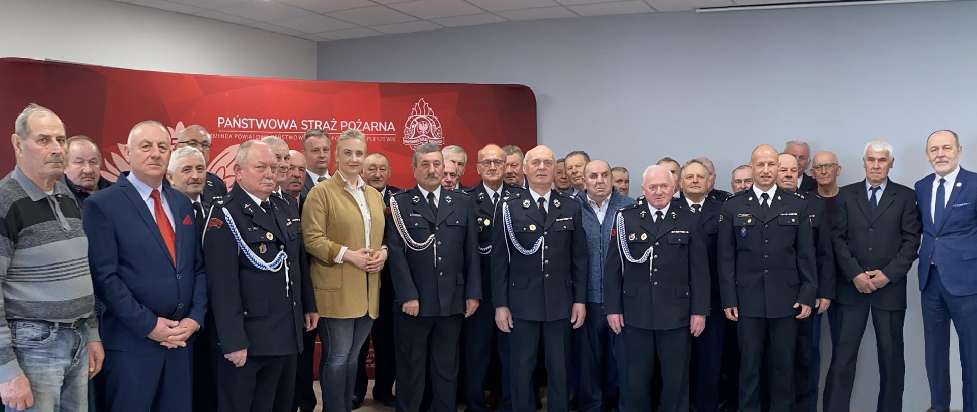 Zdjęcie grupowe uczestników uroczystości