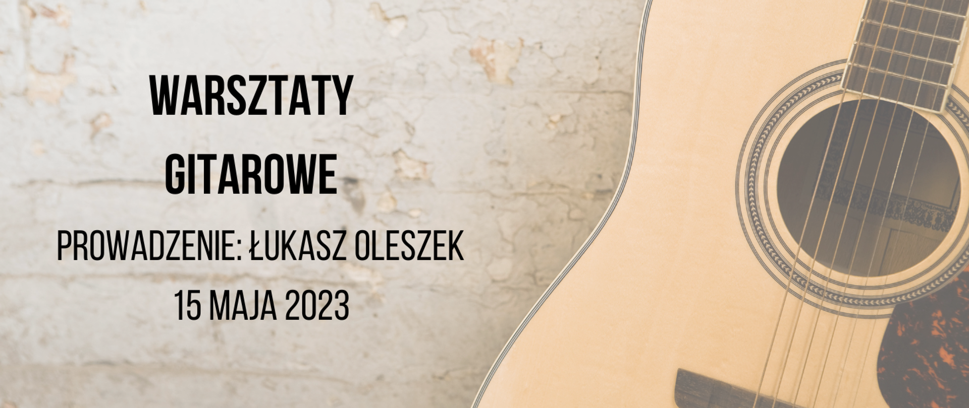 Plakat informujący o warsztatach dla gitarzystów w dniu 15 maja 2023, warsztaty poprowadz pan Łukasz Oleszek. Z prawej strony cześć pudła rezonansowego gitary i otworem rezonansowym i strunami. Z lewej strony tekst w kolorze czarnym.