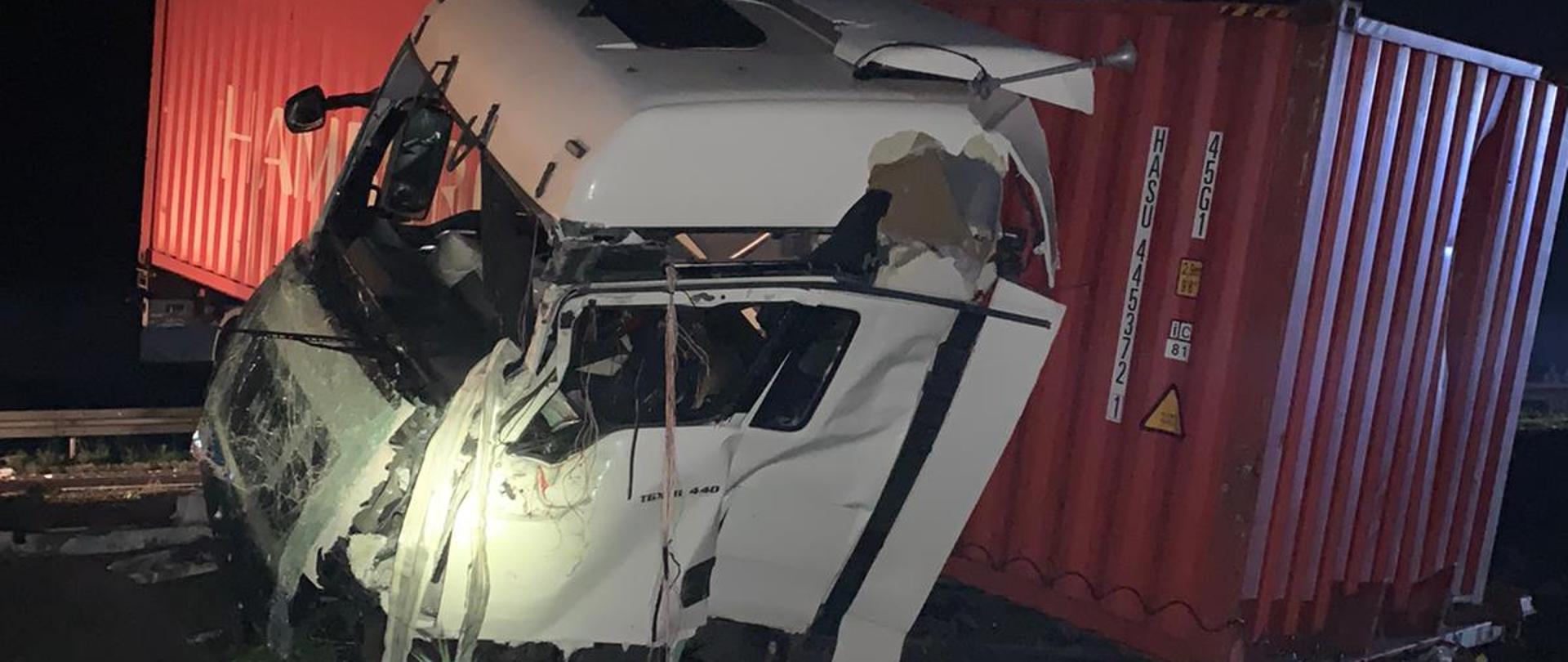 Zderzenie busa z tirem