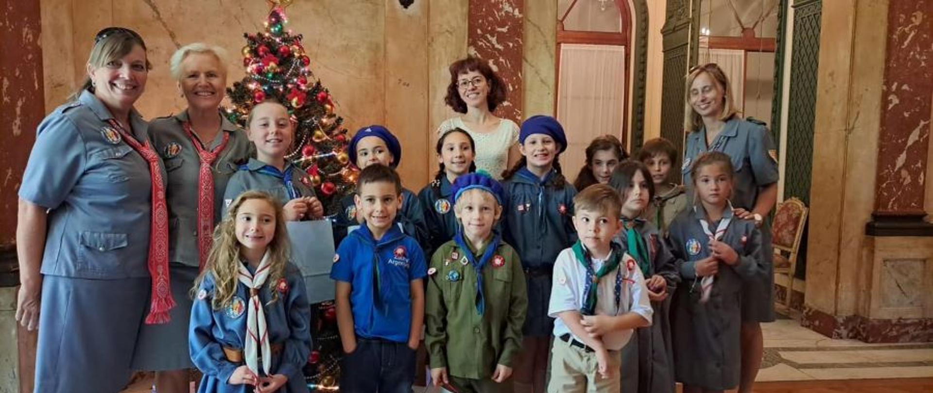 Odwiedził nas również św. Mikołaj rozdając upominki i prezenty.