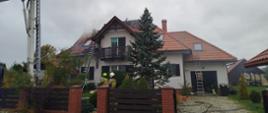 Pożar dachu w budynku mieszkalnym