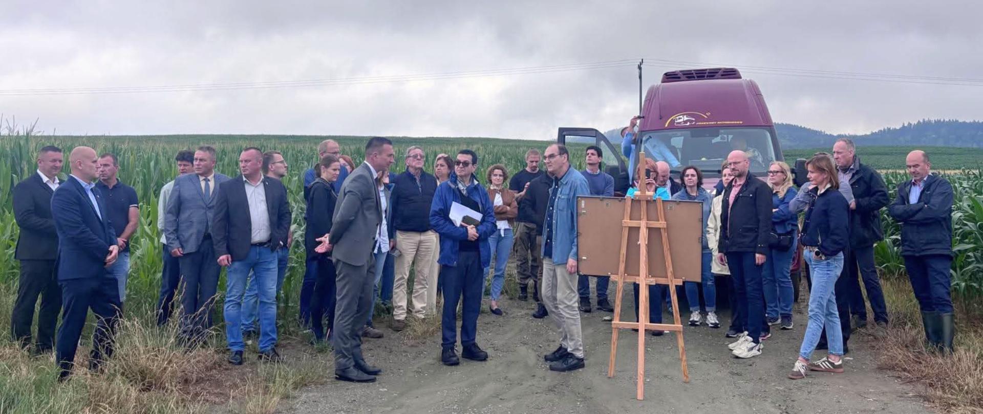 Wizytacja w miejscu planowanej budowy zbiornika Kamieniec Ząbkowicki.