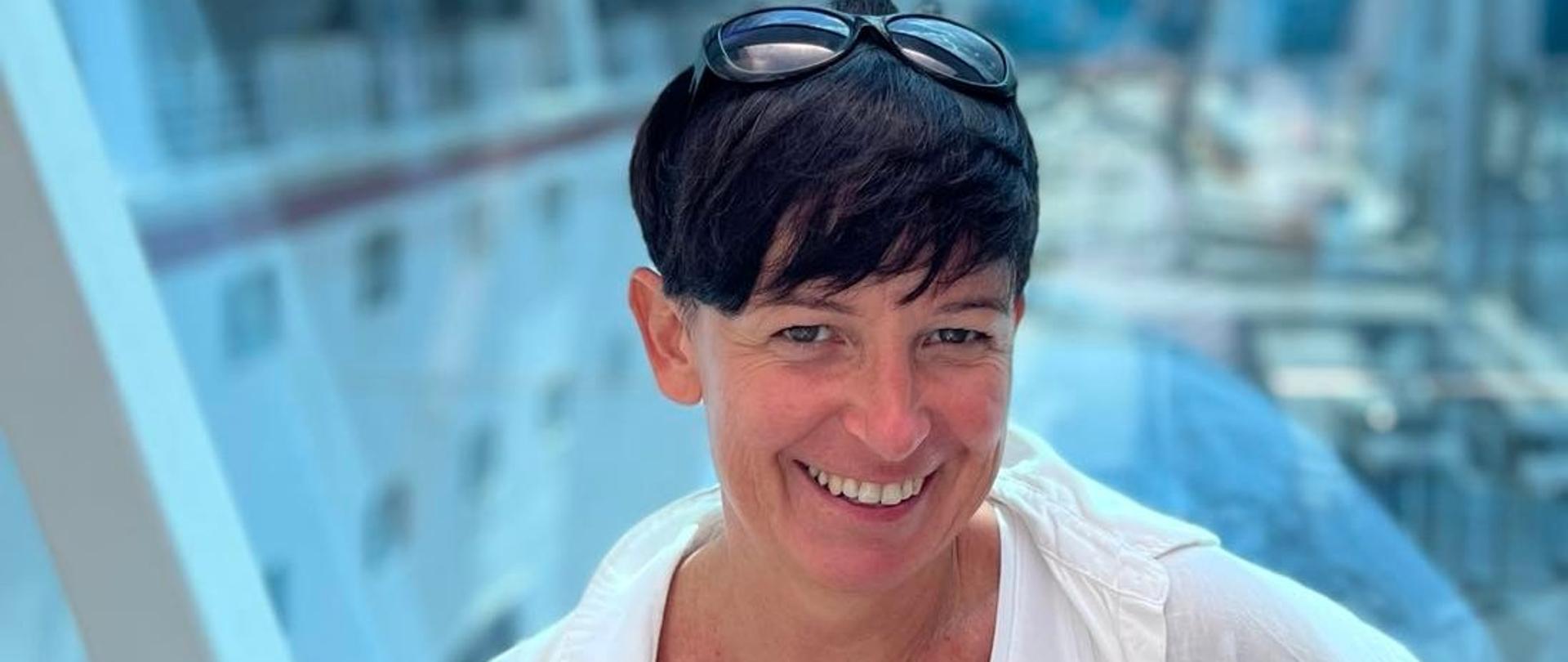 Małgorzata Pieniążek - Zawodowy muzyk - pianista z 30-letnim doświadczeniem, absolwentka Akademii Muzycznej im. Karola Lipińskiego we Wrocławiu w klasie fortepianu prof. Grzegorza Kurzyńskiego i klasie kameralistyki fortepianowej w klasie prof. dr hab. Alicji Faryniarz (instrumentalistyka, specjalność fortepian). Nauczyciel w PSM I i II stopnia w Wadowicach oraz w Bielsku.
