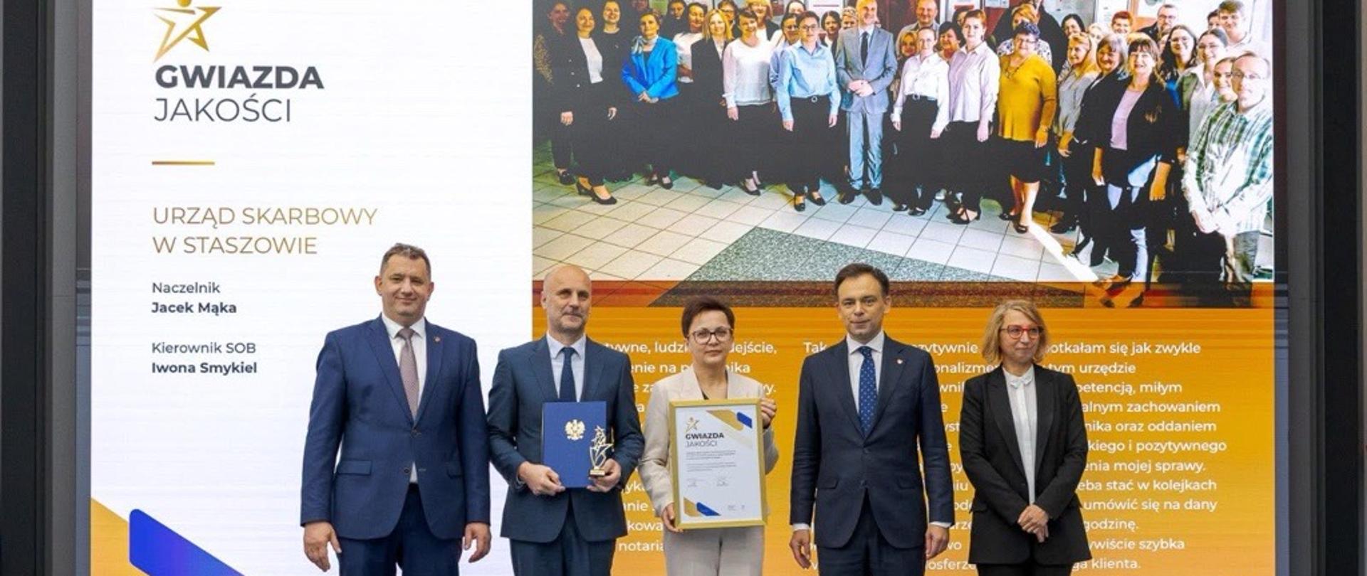 grupa ludzi 