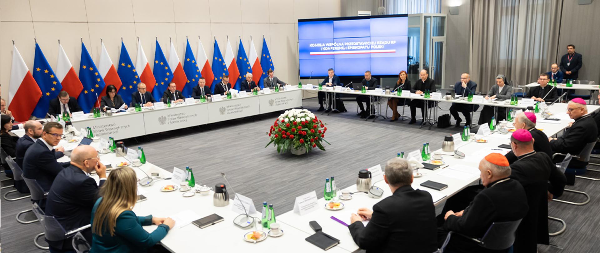 Posiedzenie Komisji Wspólnej Przedstawicieli Rządu RP i Konferencji Episkopatu Polski z udziałem ministra Mariusza Kamińskiego oraz wiceministra Błażeja Pobożego
