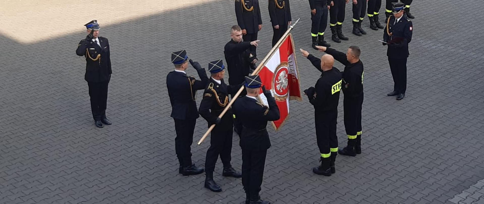 Ślubowanie nowych funkcjonariuszy.
