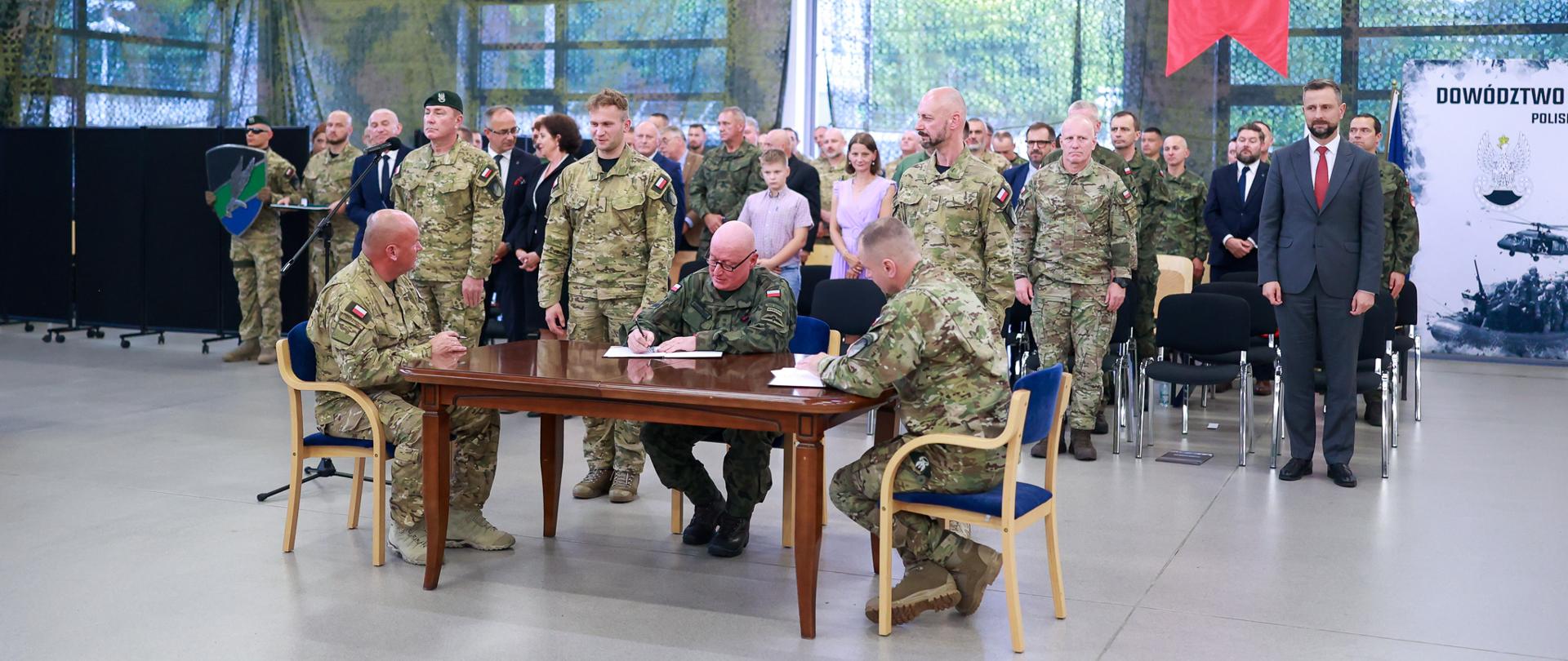 17 lipca 2025 r. w siedzibie Dowództwa Komponentu Wojsk Specjalnych w Krakowie odbyło się uroczyste przekazanie obowiązków Dowódcy Komponentu Wojsk Specjalnych. W uroczystości wziął udział Władysław Kosiniak - Kamysz, wicepremier-minister obrony narodowej. Fot. Krzysztof Niedziela/MON
