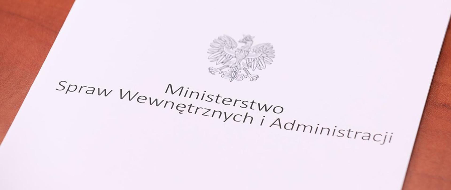Kartaka z godłem Polski oraz napssem Ministerstwo spraw wewnętrznych i administarcji