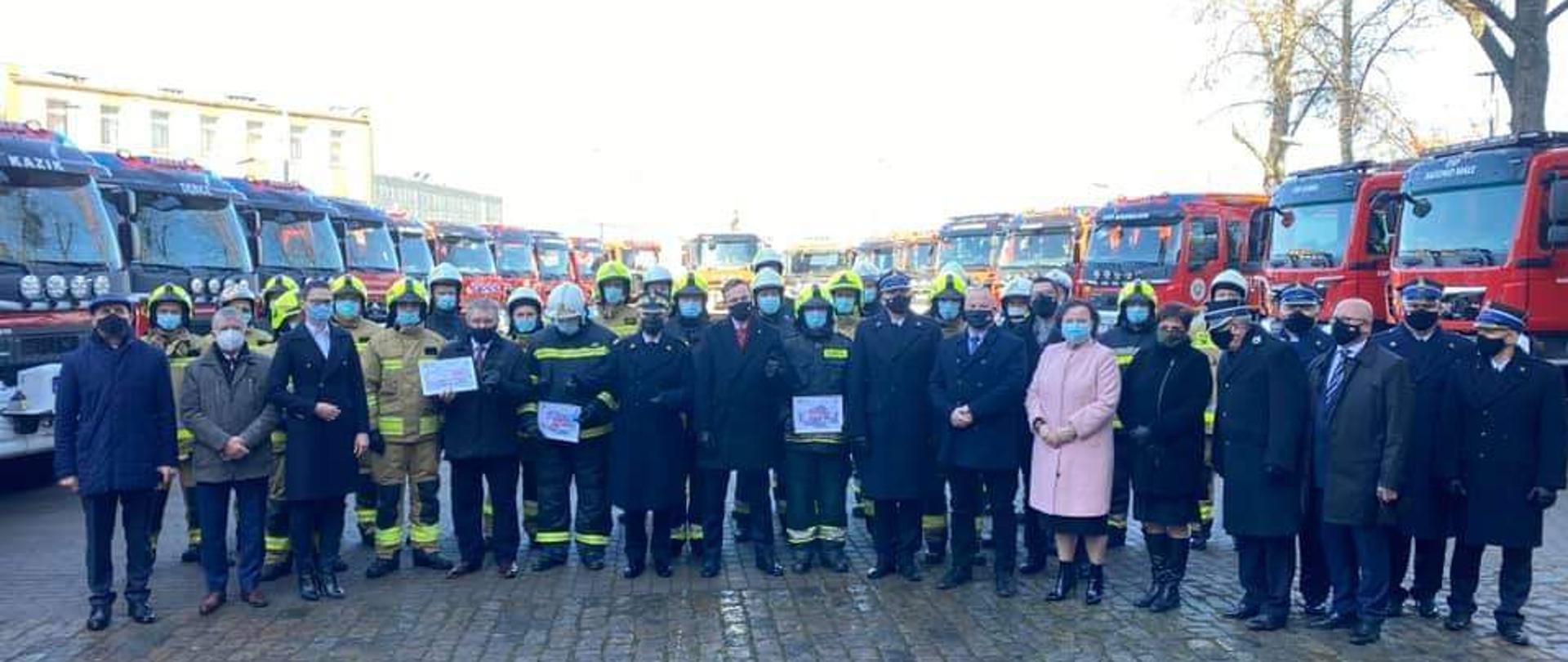 Przekazanie nowych samochodów dla OSP z terenu województwa zachodniopomorskiego