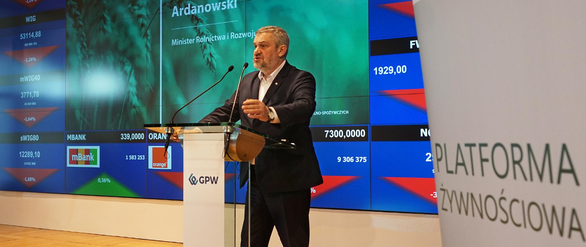 Minister Ardanowski podczas konferencji prasowej