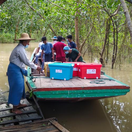 Najmniejsze kanały rzeczne - transport leków oraz personelu medycznego