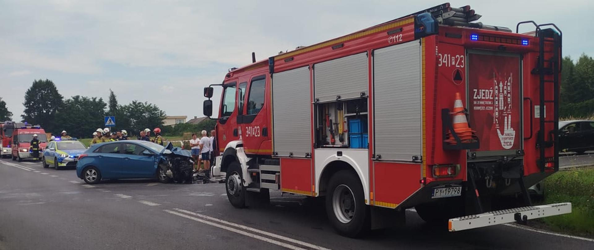Zderzenie dwóch samochodów osobowych w Piotrowie